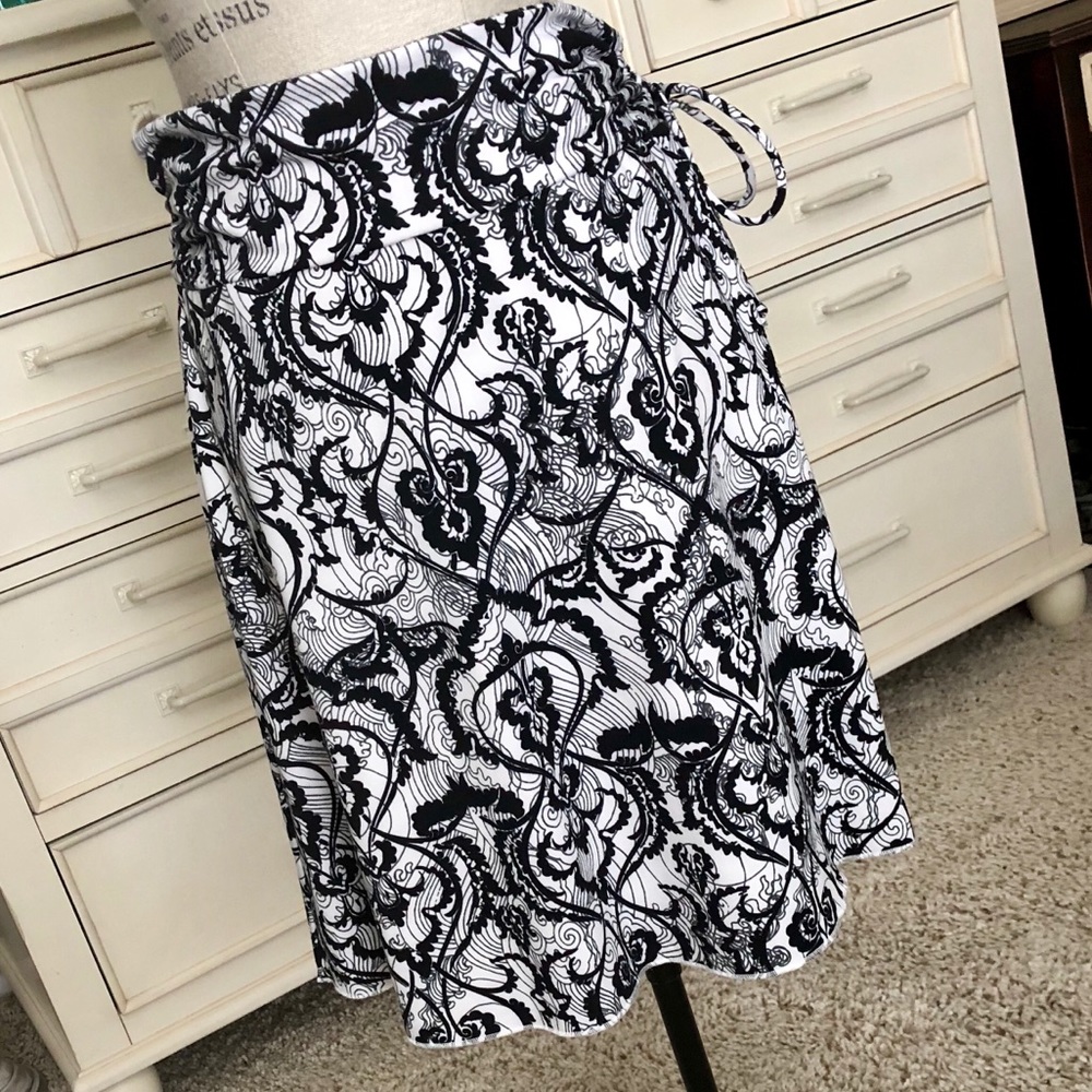 NWOT Beautiful skirt to Dress up or down